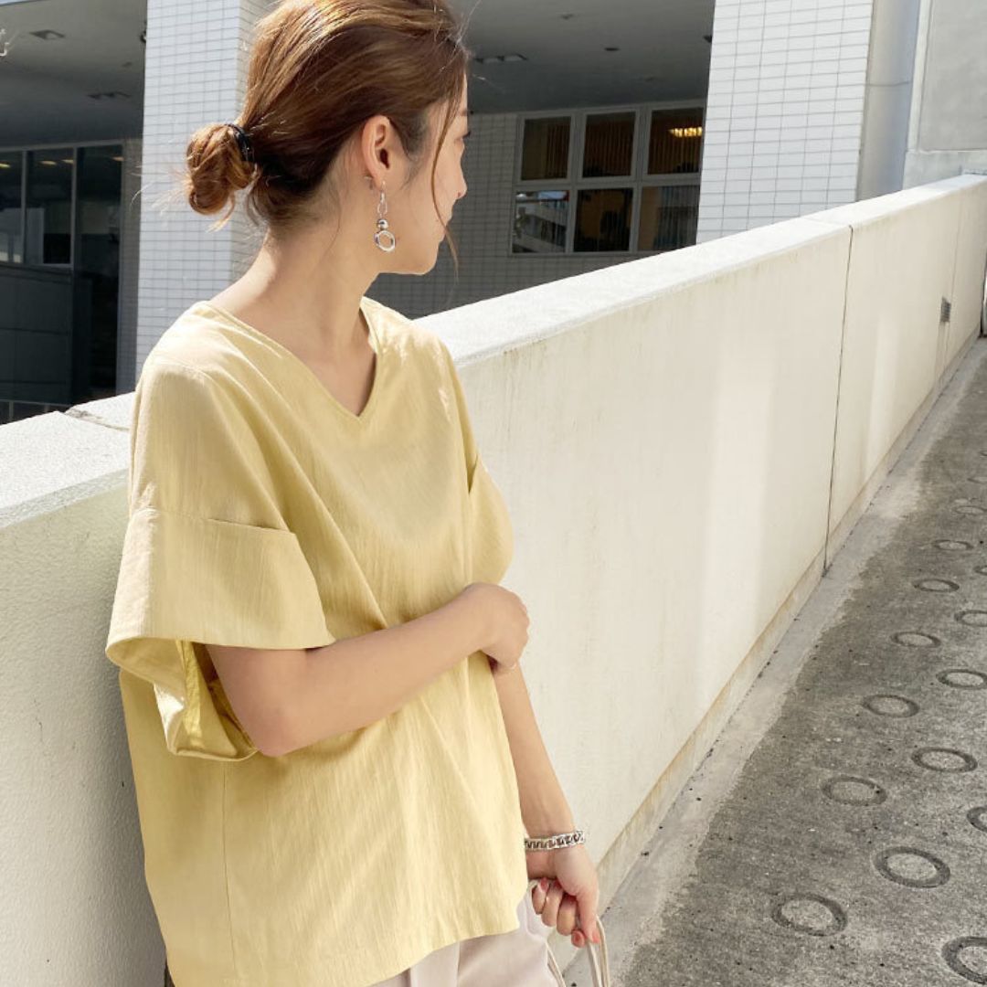 V-necked Cool Short-sleeved Loose Cut Top